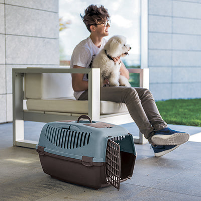 Suitable for cats and small sized dogs safe traveling carriers  